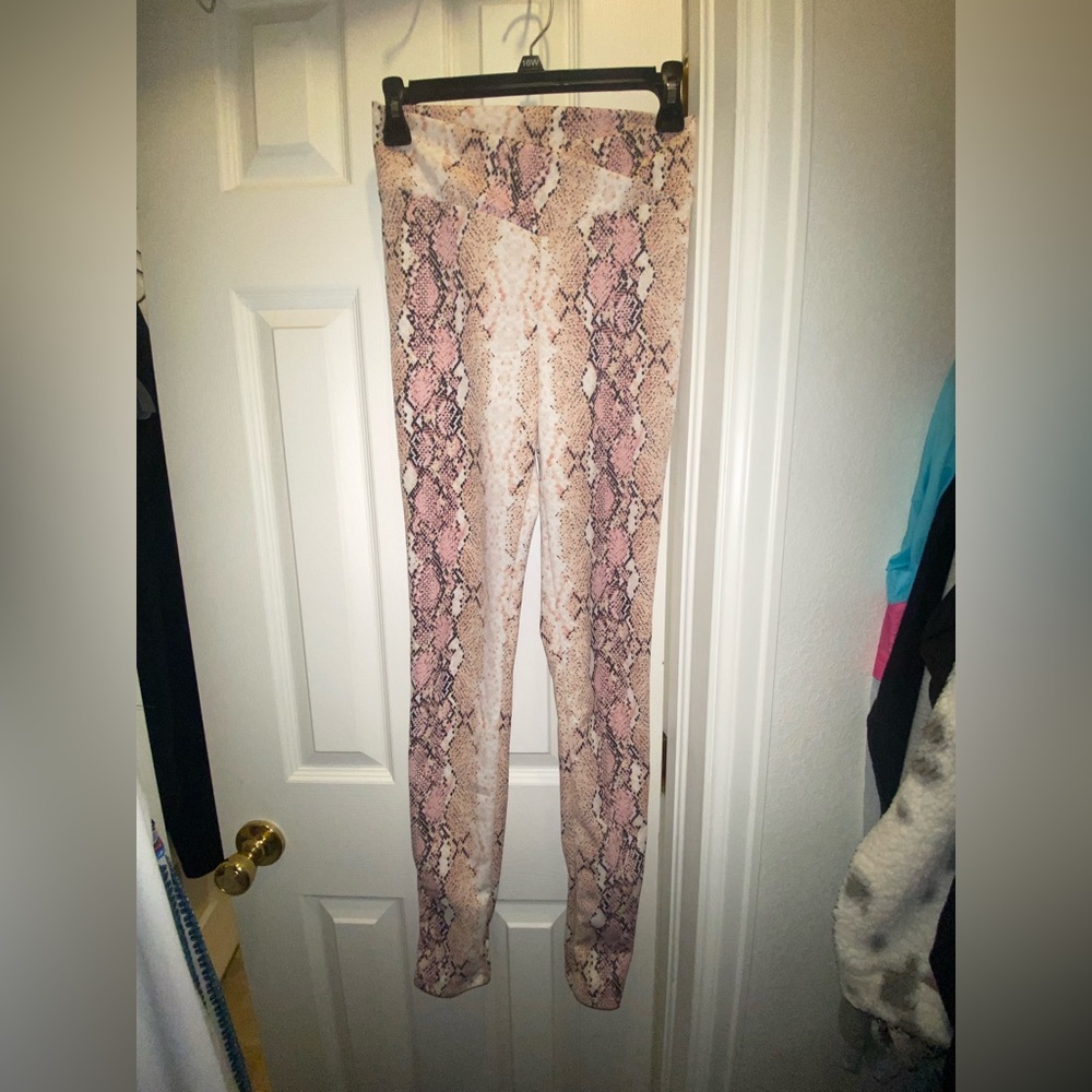 Fashionnova leggings